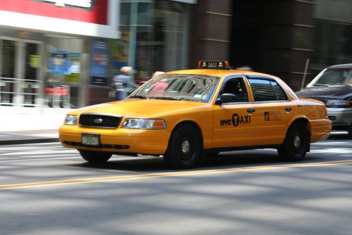 foto de un taxi circulando