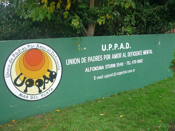 pared frontal Centro de día y Hogar: "U.P.P.A.D."