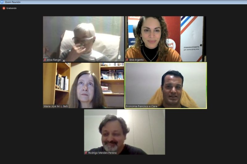 Captura de pantalla de Zoom donde se ven 5 personas haciendo una videollamada. Una de ellas es la cofundadora de la fundación, Ana Nasser.