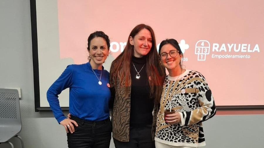 sitio web (20) tres mujeres disertantes