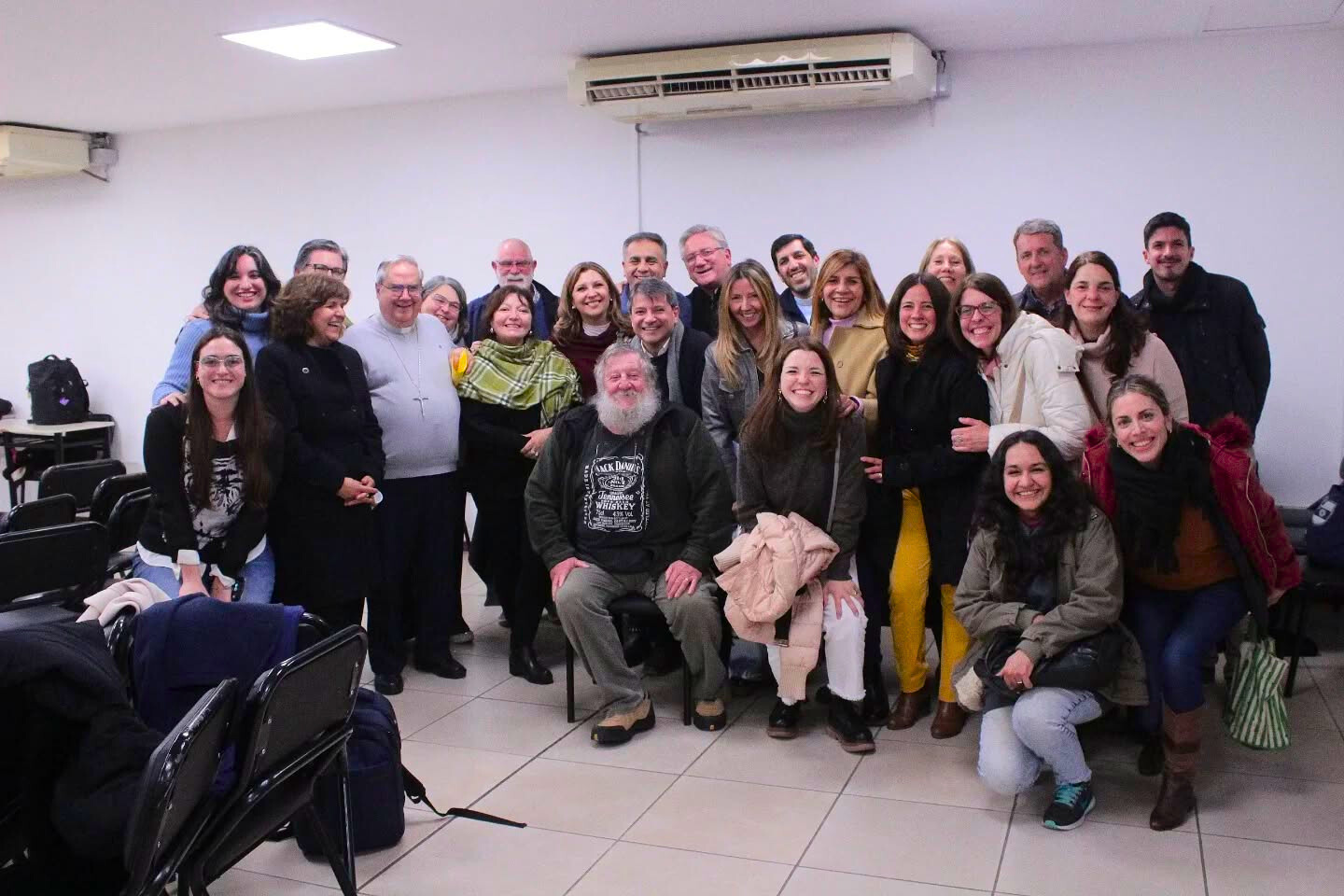 Grupo de periosidtas y comunicadores que participaron del encuentro junto al Arzobispo Ángel Rossi