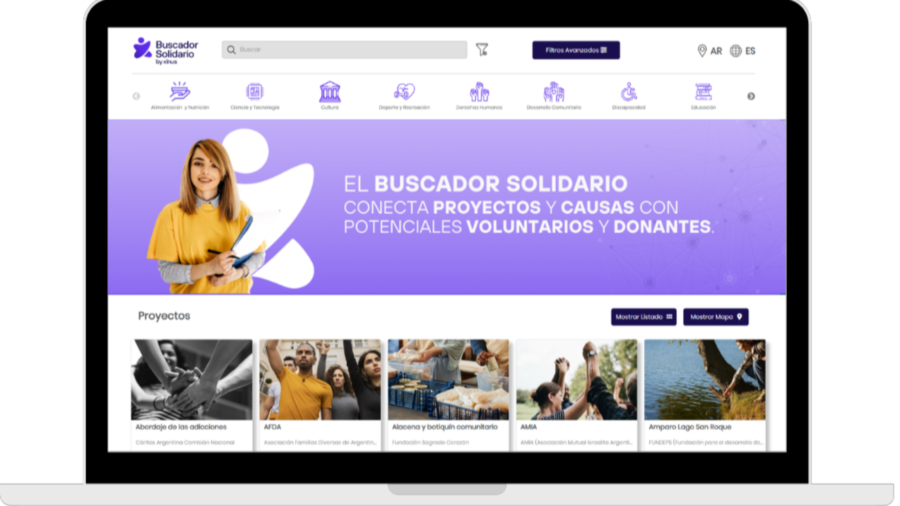 BOLETIN (43) (1) Captura de pantalla en una computadora portátil de la plataforma web «Buscador Solidario». En el banner central violeta se lee el texto: «EL BUSCADOR SOLIDARIO CONECTA PROYECTOS Y CAUSAS CON POTENCIALES VOLUNTARIOS Y DONANTES» junto a la imagen de una mujer sonriente con una carpeta. Debajo se observa una sección de «Proyectos» con distintas tarjetas de organizaciones y causas sociales