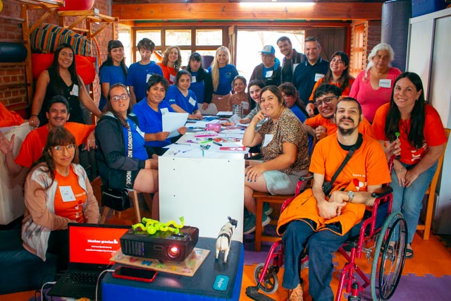 Mujeres del Valle de Calamuchita (Villa General Belgrano y alrededores) en Fundación Korper. Visita de Jonathan Souvé, Diplomático de la Embajada de Canadá.