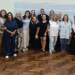 un conjunto de mujeres y hombres que participado del evento de la redipaz