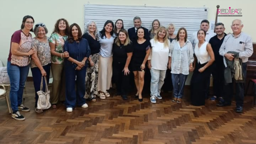 Diseño sin título (13) un conjunto de mujeres y hombres que participado del evento de la redipaz