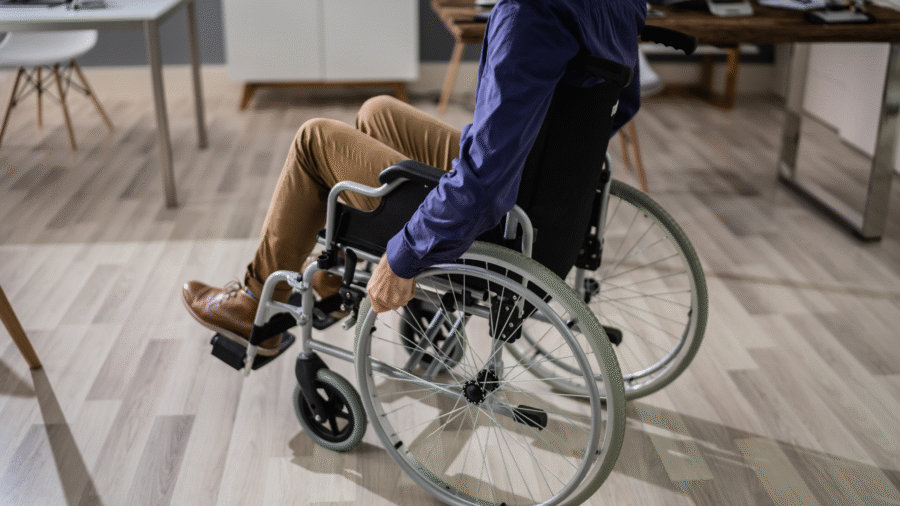 BOLETIN (80) una silla de rueda