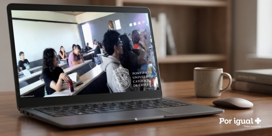 una computadora donde se en la pantalla se ve la video llamada de la charla