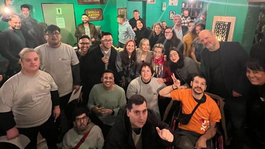 conjuntos de personas que participaron del evento