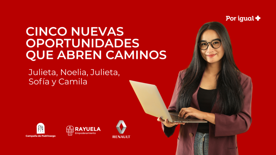 una joven con una pc