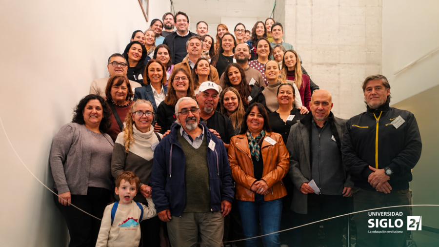 foto grupal de todas las personas que participaron del encuentro