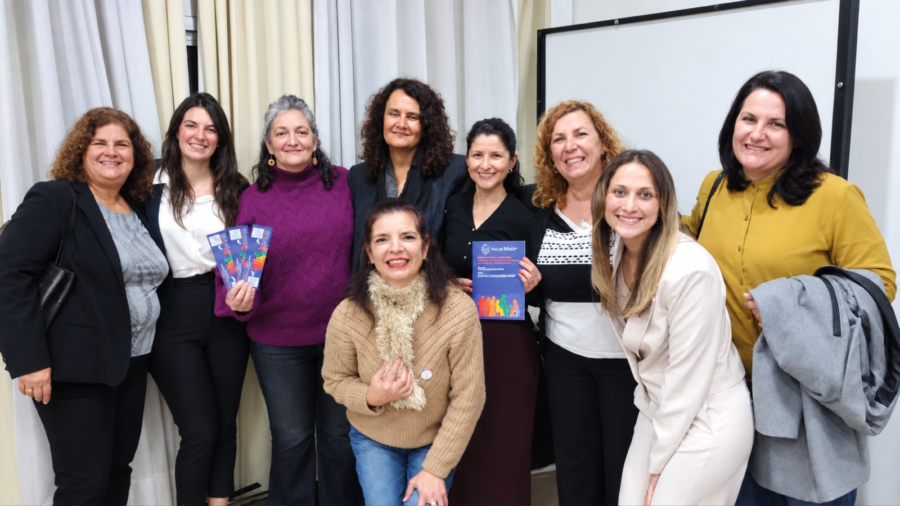 Campaña 2026 (33) las escritoras con la voluntaria de Por Igual Más