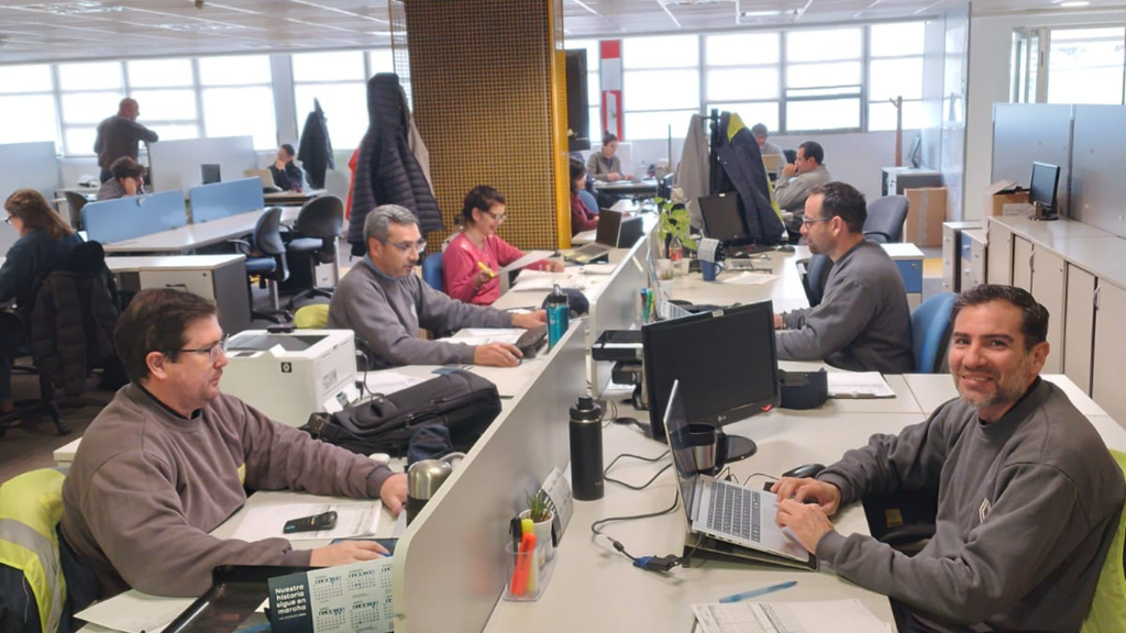 personas en una fabrica