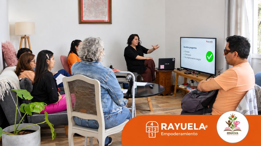 un grupo de personas que participaron del taller