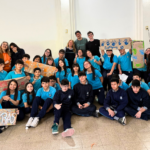 grupo de estudiantes que participaron de la jornada con los talleristas.